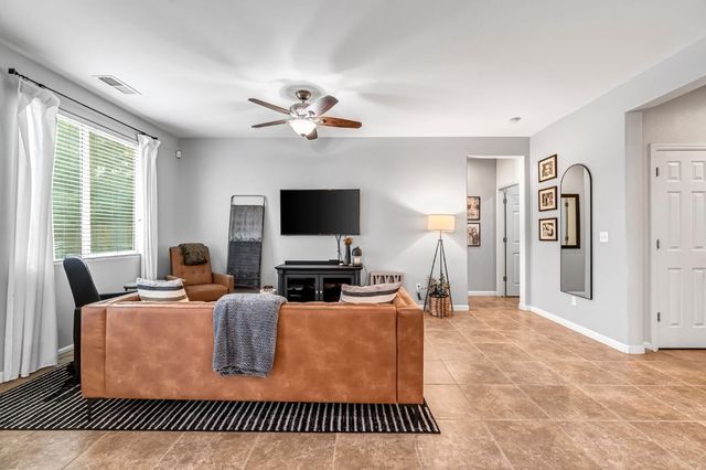 3940 Chessa Lane, Clovis, CA 93619