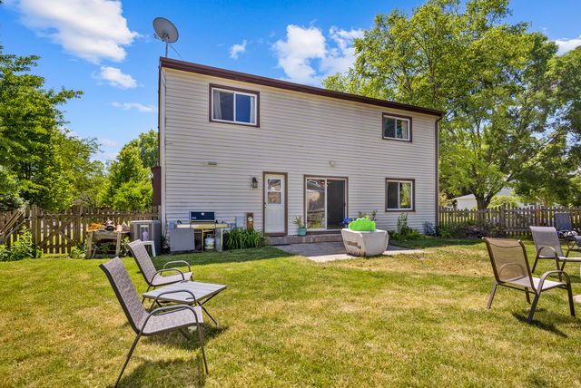 652 Cherry Valley Road, Vernon Hills, IL 60061