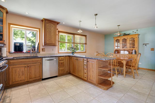 652 Cherry Valley Road, Vernon Hills, IL 60061