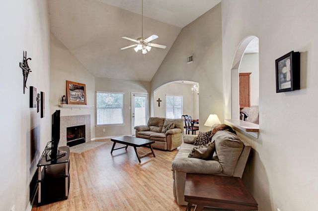 9211 Hidden Lake E, Magnolia, TX 77354