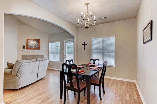 9211 Hidden Lake E, Magnolia, TX 77354