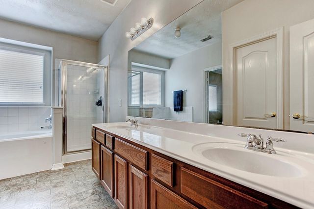 9211 Hidden Lake E, Magnolia, TX 77354