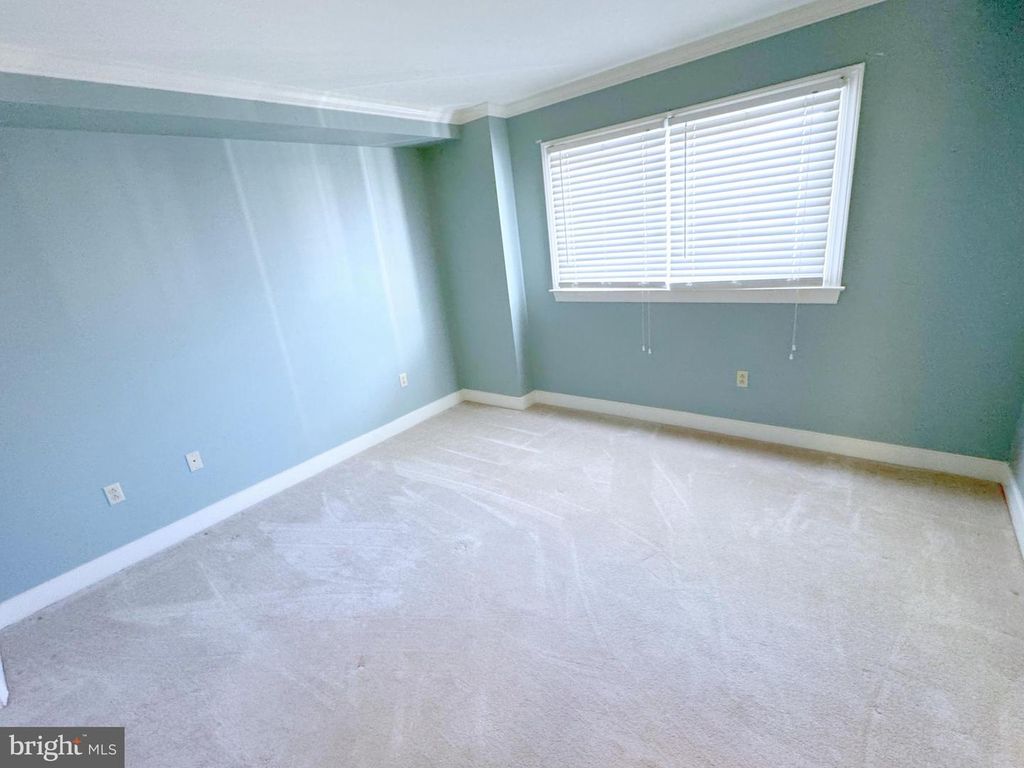 Image 11 of property listing at 1 DOCK ST #304, Crisfield, MD 21817