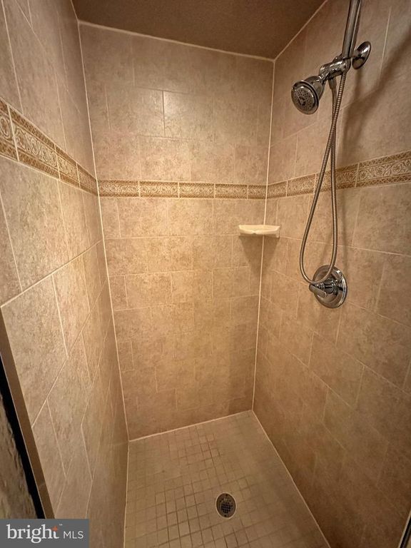 Image 12 of property listing at 1 DOCK ST #304, Crisfield, MD 21817