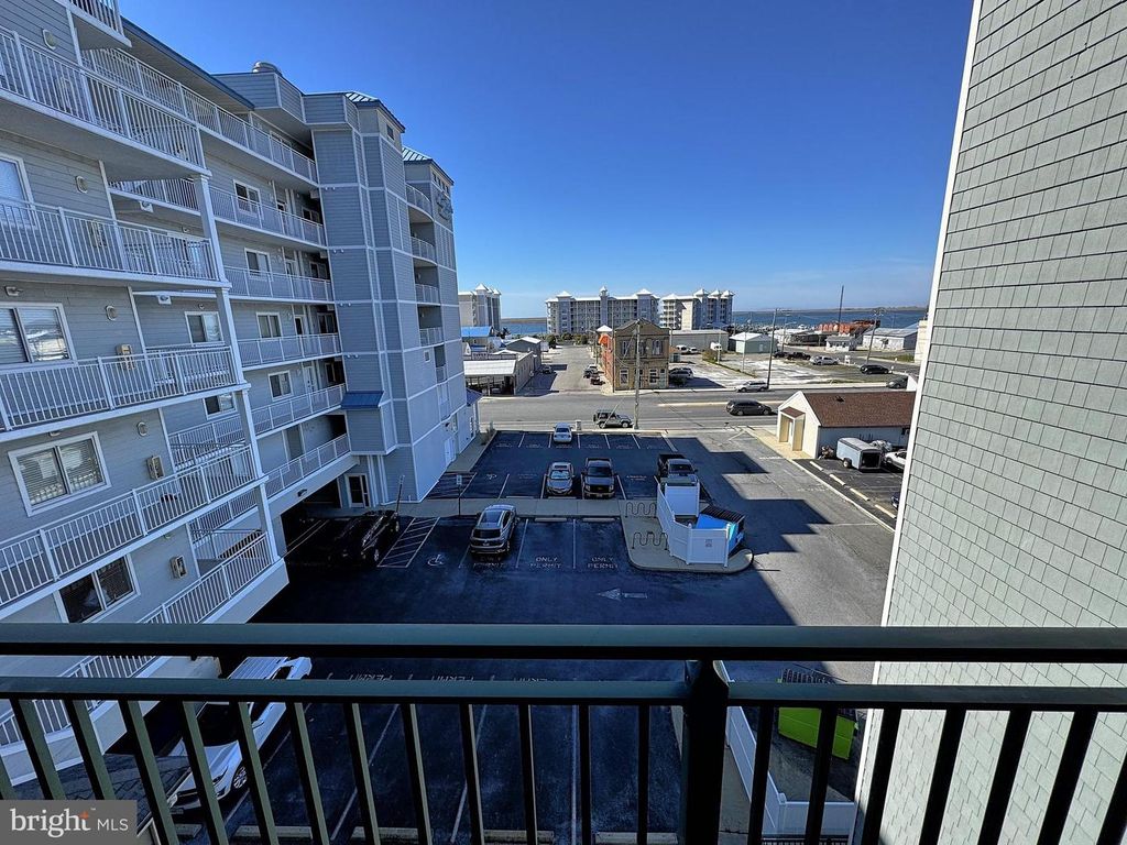 Image 13 of property listing at 1 DOCK ST #304, Crisfield, MD 21817