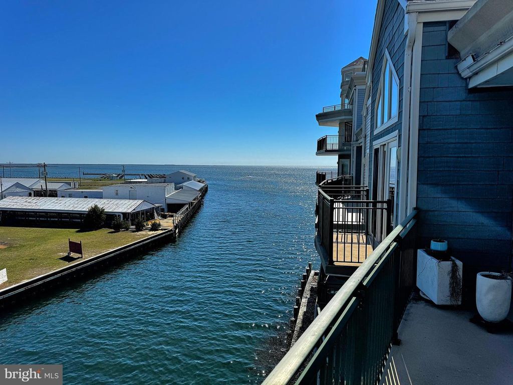Image 15 of property listing at 1 DOCK ST #304, Crisfield, MD 21817