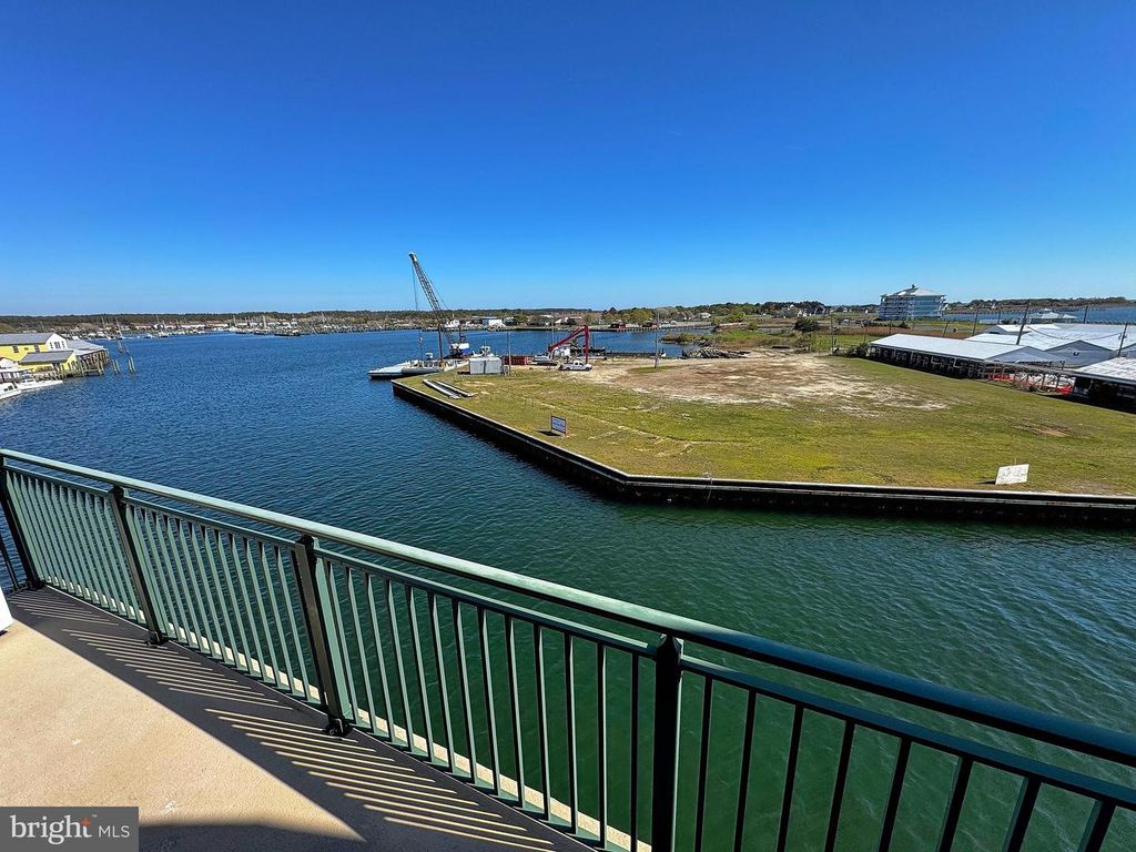 Image 16 of property listing at 1 DOCK ST #304, Crisfield, MD 21817