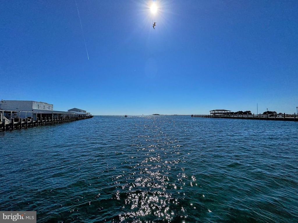 Image 17 of property listing at 1 DOCK ST #304, Crisfield, MD 21817