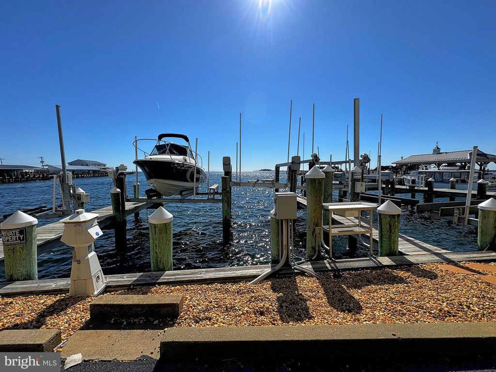 Image 18 of property listing at 1 DOCK ST #304, Crisfield, MD 21817