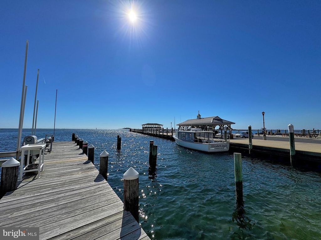Image 19 of property listing at 1 DOCK ST #304, Crisfield, MD 21817