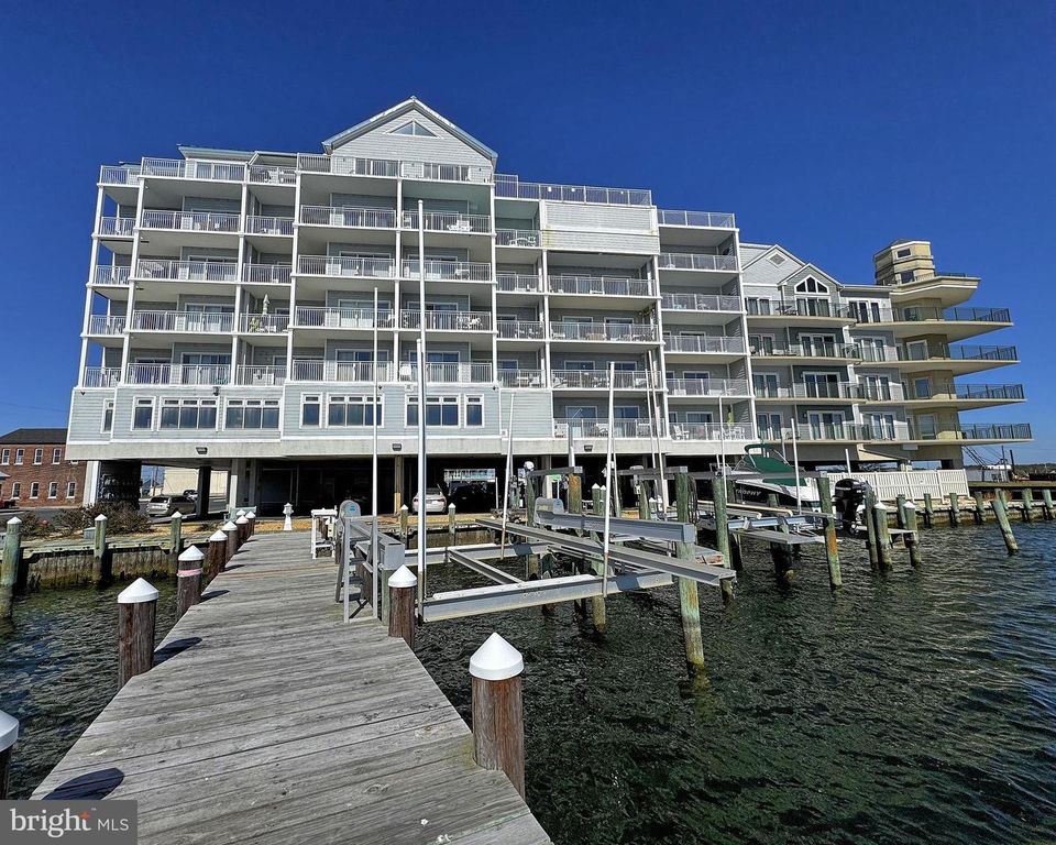 Image 20 of property listing at 1 DOCK ST #304, Crisfield, MD 21817