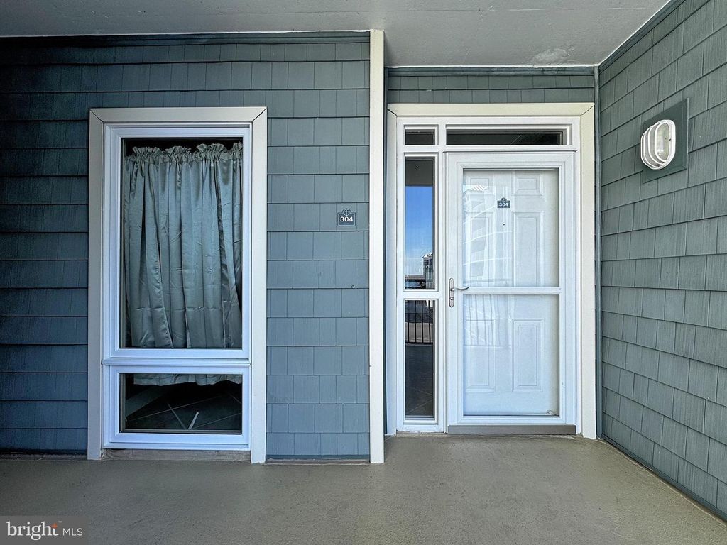 Image 3 of property listing at 1 DOCK ST #304, Crisfield, MD 21817