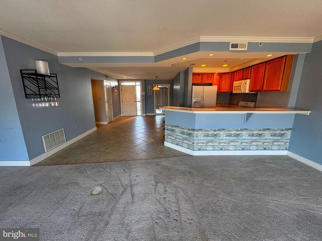 Image 5 of property listing at 1 DOCK ST #304, Crisfield, MD 21817