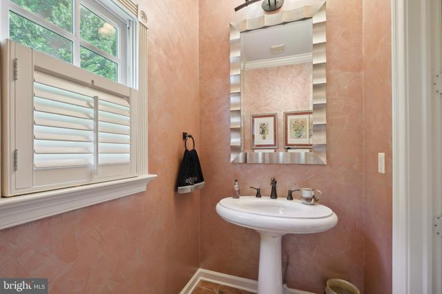 11724 GAINSBOROUGH RD, Potomac, MD 20854