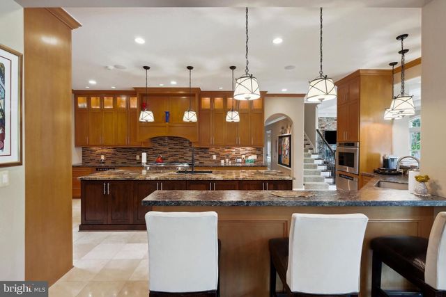 11724 GAINSBOROUGH RD, Potomac, MD 20854