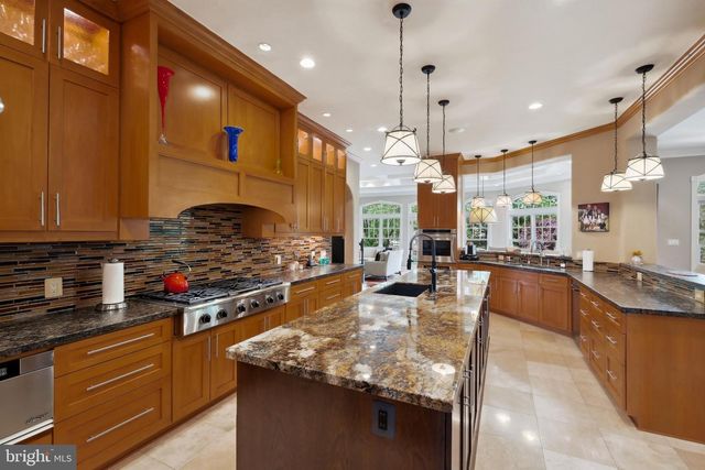 11724 GAINSBOROUGH RD, Potomac, MD 20854