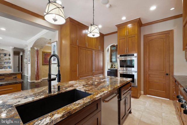 11724 GAINSBOROUGH RD, Potomac, MD 20854