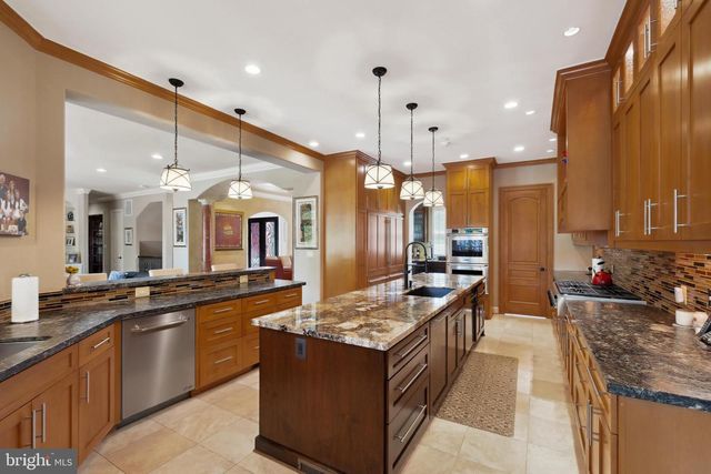 11724 GAINSBOROUGH RD, Potomac, MD 20854