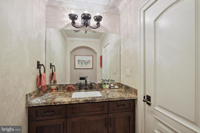 11724 GAINSBOROUGH RD, Potomac, MD 20854