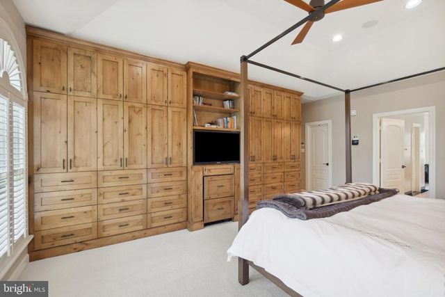 11724 GAINSBOROUGH RD, Potomac, MD 20854