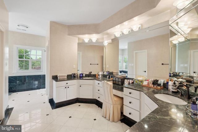 11724 GAINSBOROUGH RD, Potomac, MD 20854