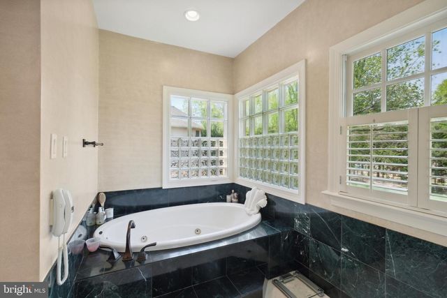 11724 GAINSBOROUGH RD, Potomac, MD 20854