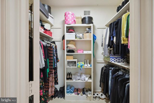 11724 GAINSBOROUGH RD, Potomac, MD 20854