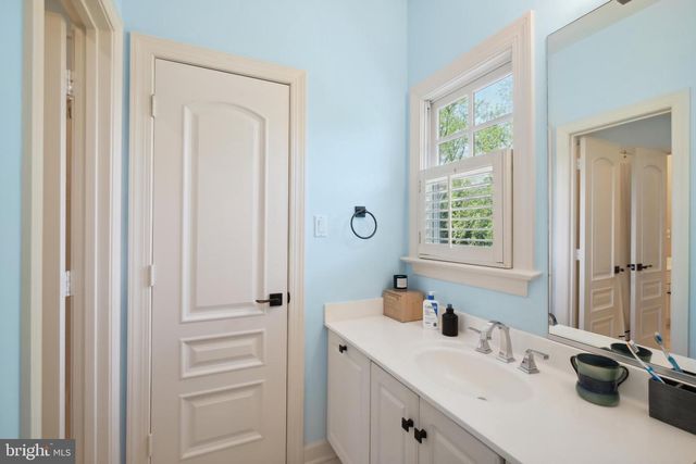 11724 GAINSBOROUGH RD, Potomac, MD 20854