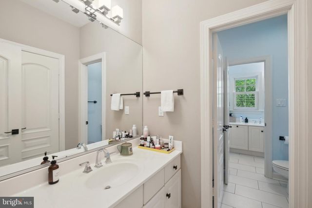 11724 GAINSBOROUGH RD, Potomac, MD 20854