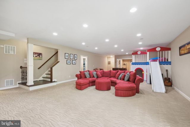 11724 GAINSBOROUGH RD, Potomac, MD 20854