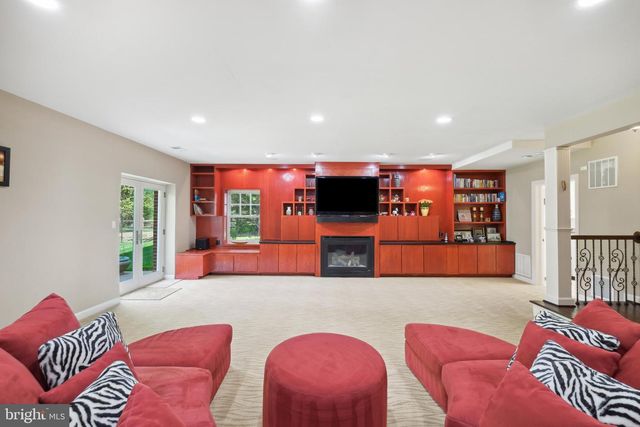 11724 GAINSBOROUGH RD, Potomac, MD 20854