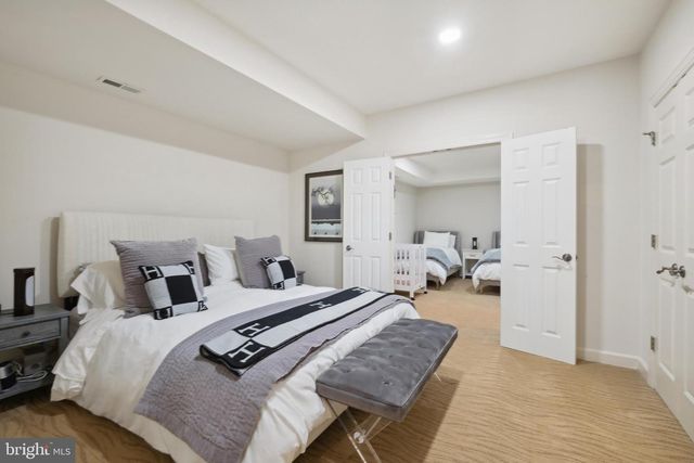 11724 GAINSBOROUGH RD, Potomac, MD 20854