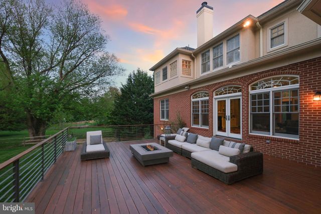 11724 GAINSBOROUGH RD, Potomac, MD 20854