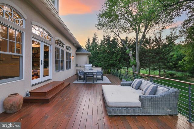 11724 GAINSBOROUGH RD, Potomac, MD 20854