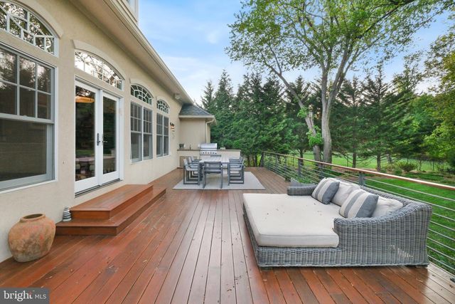 11724 GAINSBOROUGH RD, Potomac, MD 20854