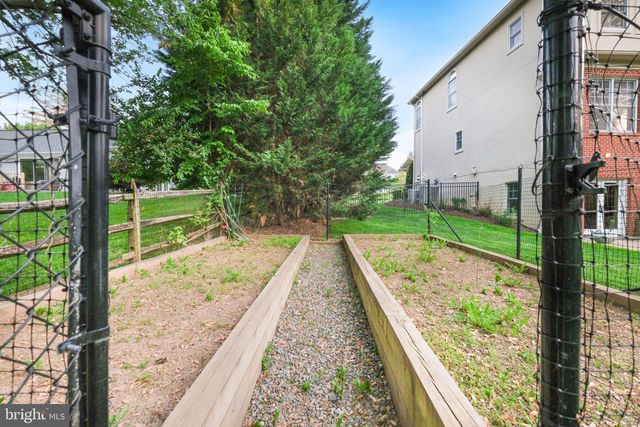 11724 GAINSBOROUGH RD, Potomac, MD 20854