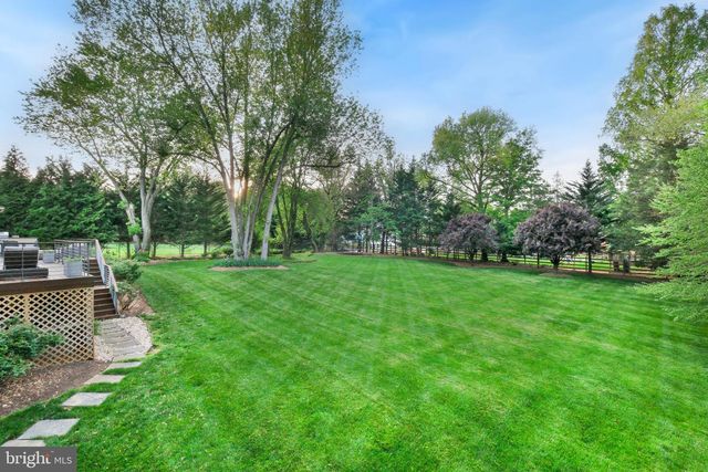 11724 GAINSBOROUGH RD, Potomac, MD 20854