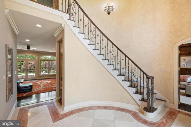 11724 GAINSBOROUGH RD, Potomac, MD 20854