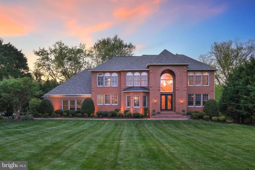 11724 GAINSBOROUGH RD, Potomac, MD 20854