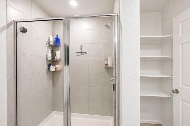 216 La Dera Drive, Liberty Hill, TX 78642