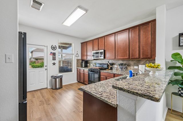 216 La Dera Drive, Liberty Hill, TX 78642