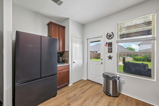 216 La Dera Drive, Liberty Hill, TX 78642