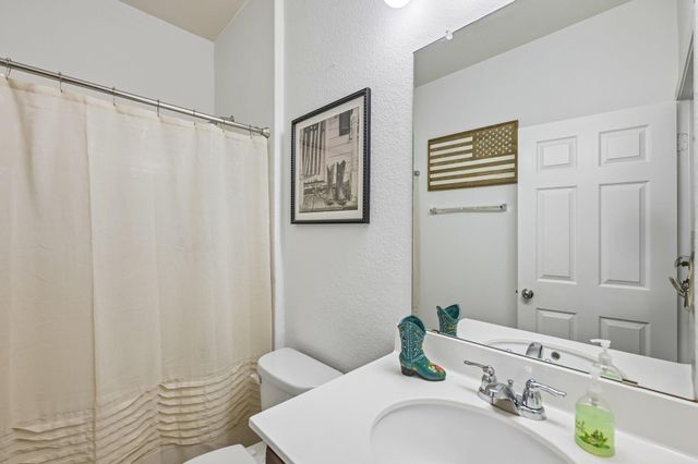 216 La Dera Drive, Liberty Hill, TX 78642