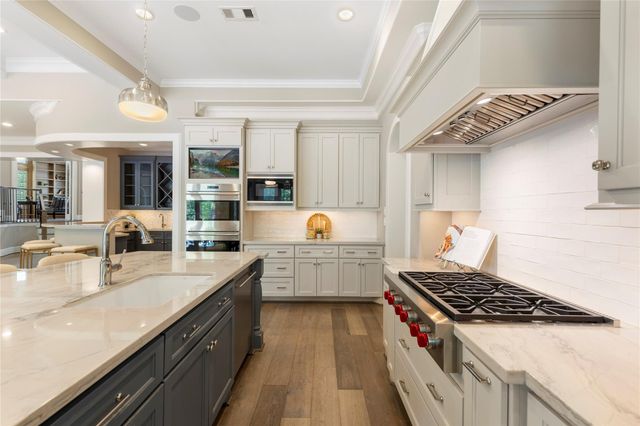 79 Simon Lake Lane, The Woodlands, TX 77381