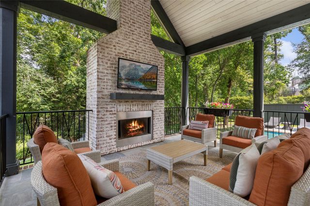79 Simon Lake Lane, The Woodlands, TX 77381
