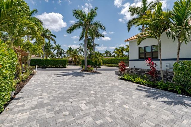 13617 Snapper LN, Naples, FL 34114