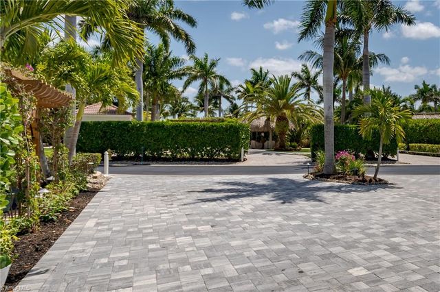 13617 Snapper LN, Naples, FL 34114