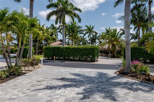 13617 Snapper LN, Naples, FL 34114