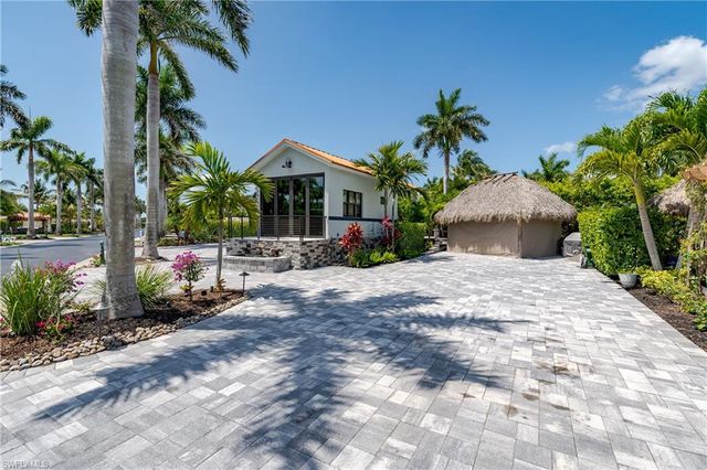13617 Snapper LN, Naples, FL 34114