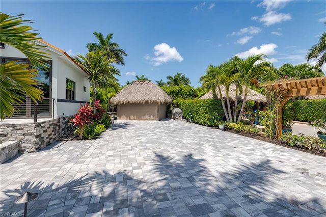 13617 Snapper LN, Naples, FL 34114